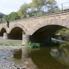 Alte Eisenbahnbrücke über die Ahr. Wo bekommt die Ahr ihr Wasser her ?