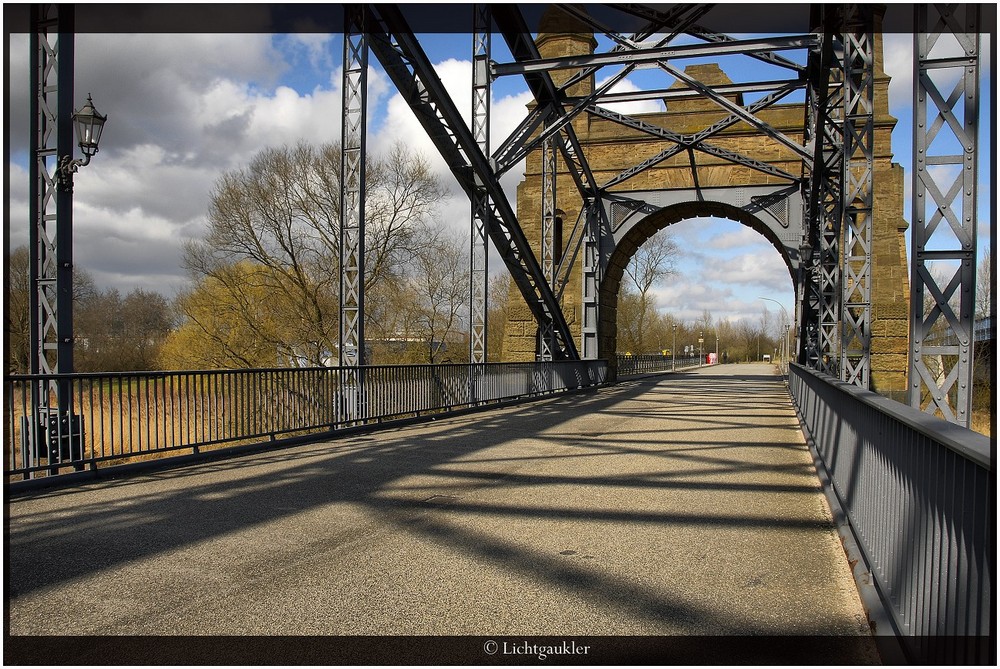 Alte Elbbrücke 1