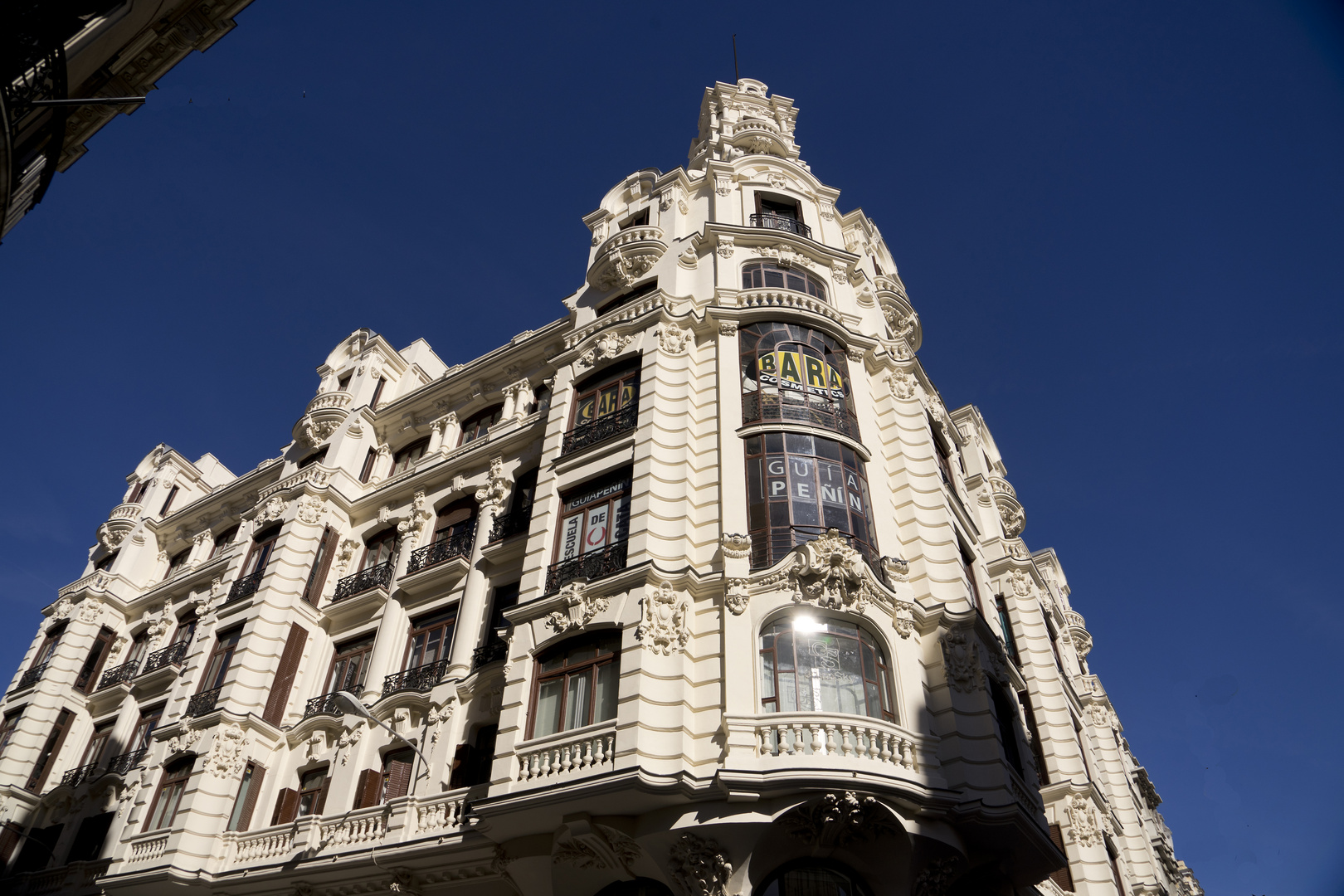 Alte Fassaden an der Gran Via, Madrid