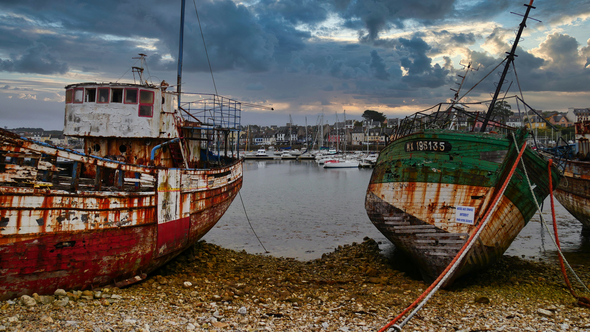 Alte Fischerboote in der Bretagne