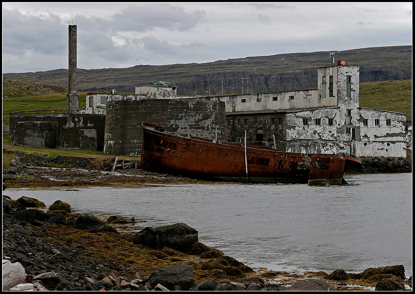 Alte Fischfabrik in Djupavik