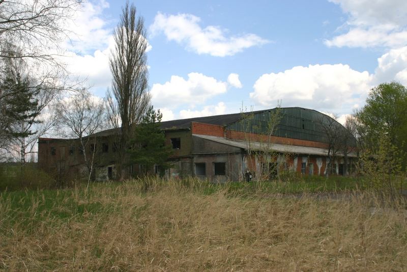 Alte Flugzeughalle aus den 30er Jahren