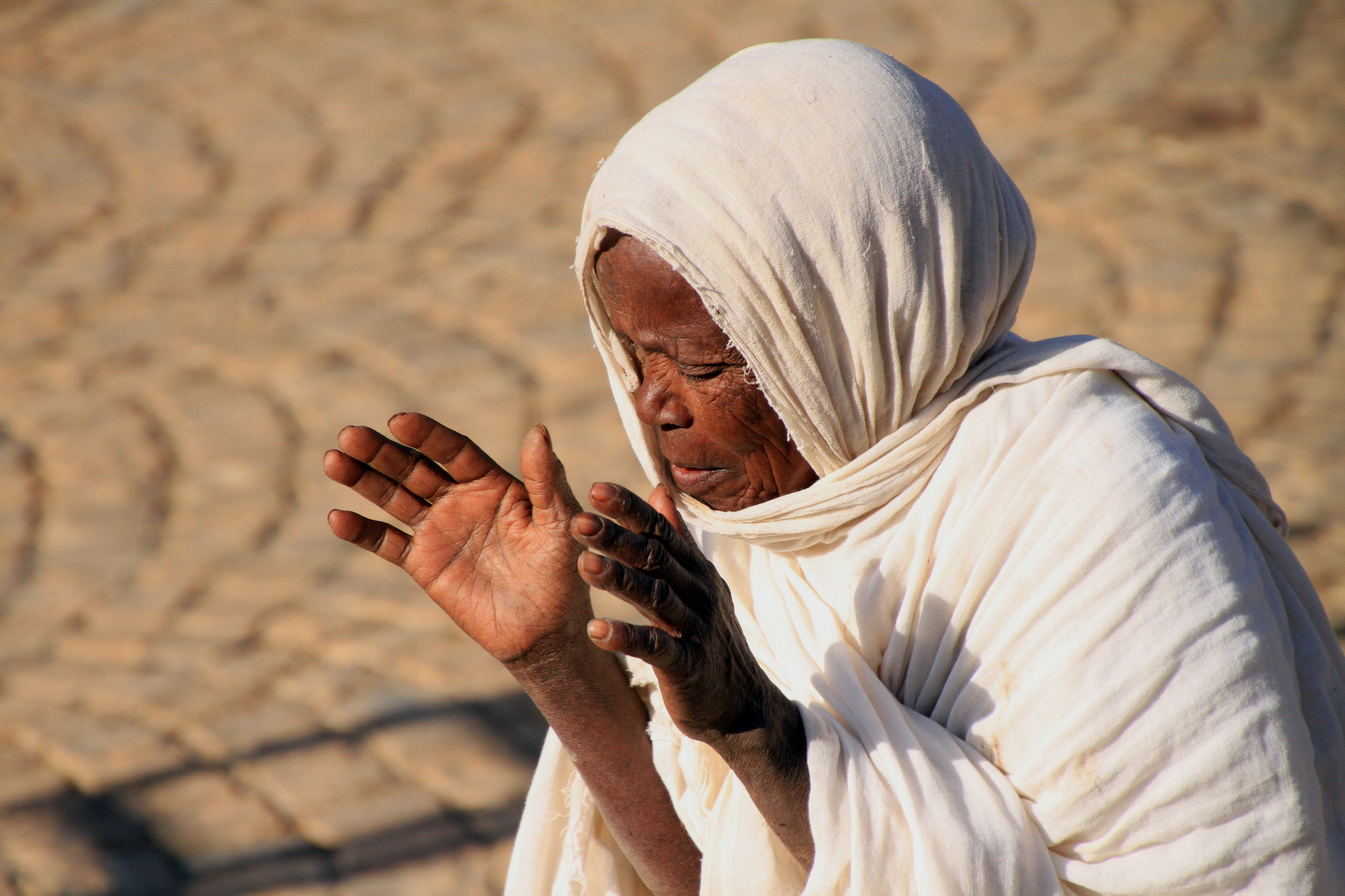 Alte Frau beim Timkat-Fest, Gondar, Äthiopien