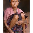 Alte Frau eines Urwalddorfes in Laos