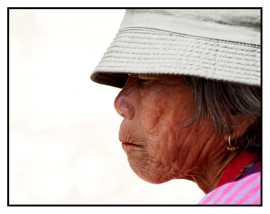 Alte Frau in Bhutan