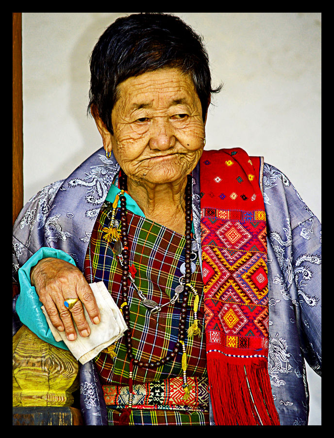 Alte Frau in Bhutan