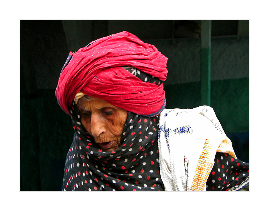 Alte Frau in Jiblah