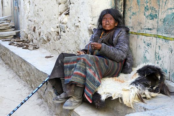 Alte Frau in Lo Manthang, Upper Mustang, Nepal