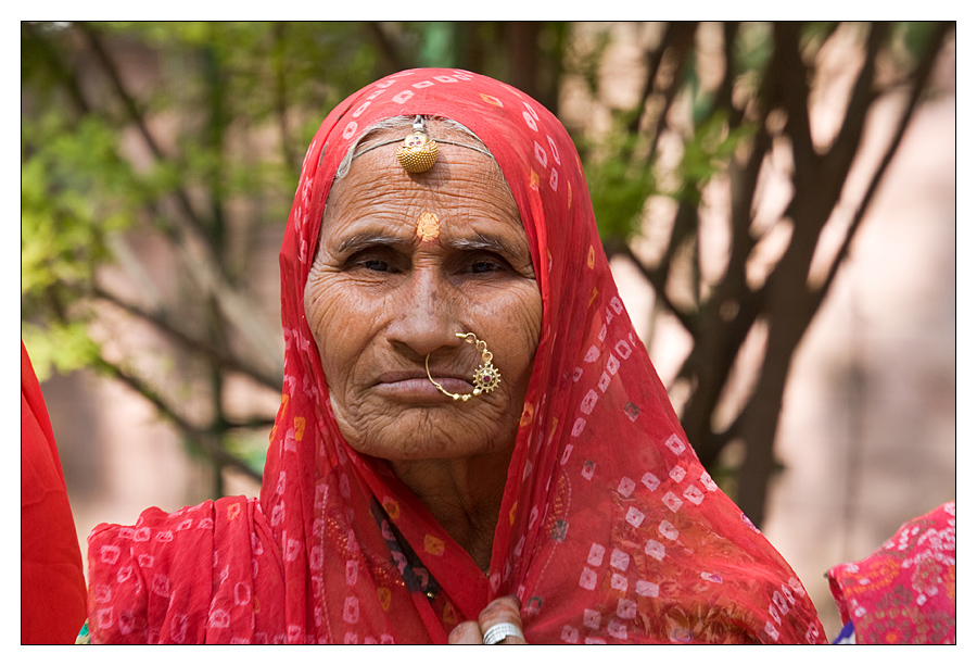 Alte Frau in Ranakpur