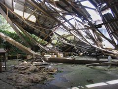 alte Gardinenfabrik III, eingestürztes Dach