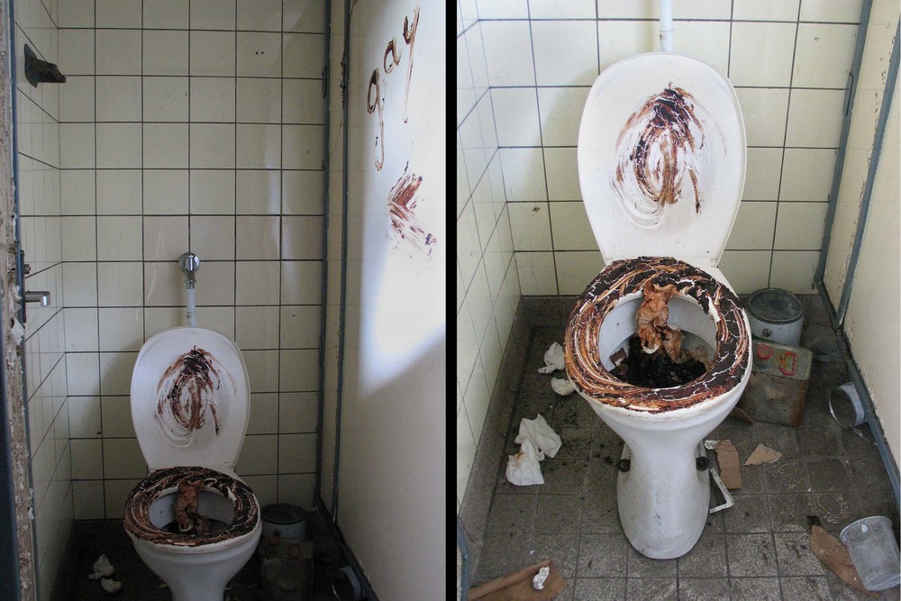 Zungenspiele mit deutschem Pärchen auf der Toilette Zungenspiele mit deutschem Pärchen auf der Toilette