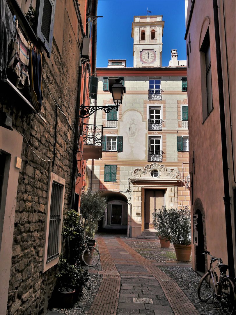 Alte Gasse in Italien (3)