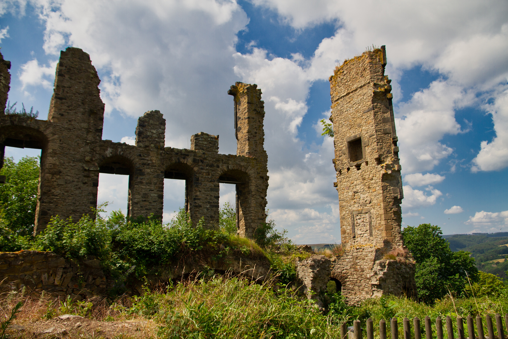 Alte Gemäuer der Burg Olbrück