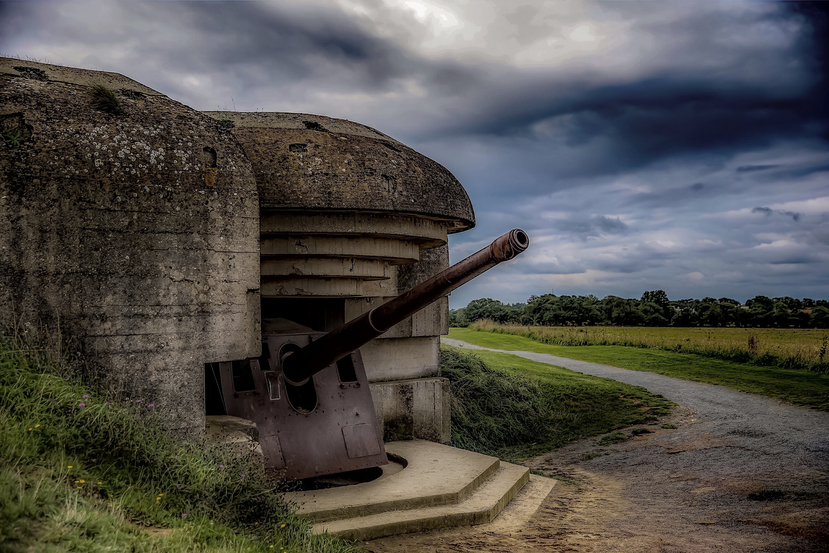 Alte Geschützstellung in der Normandie