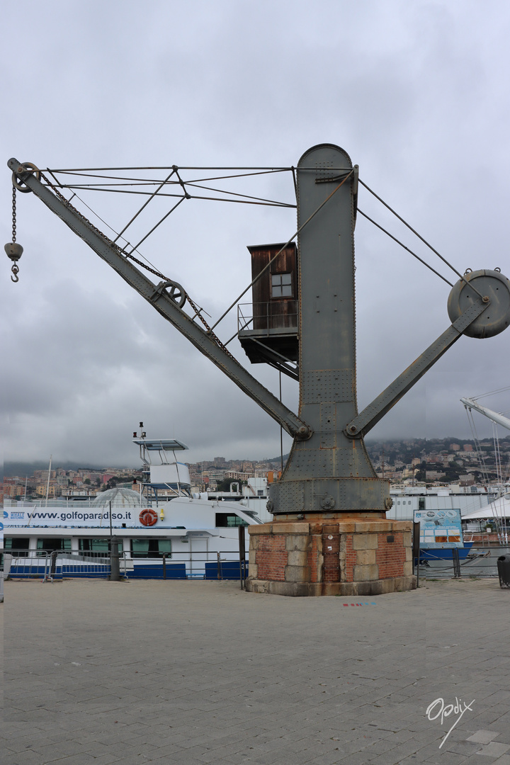 alte Giganten im alten Hafen von Genua