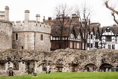 Alte Häuser am London Tower