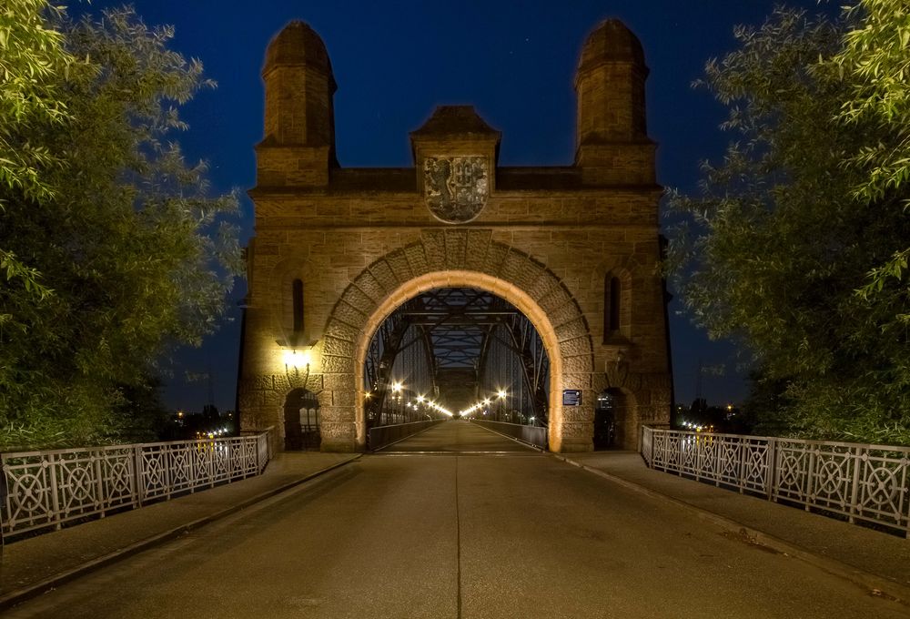 Alte Hamburger Elbbrücke Tor Foto & Bild | architektur ...