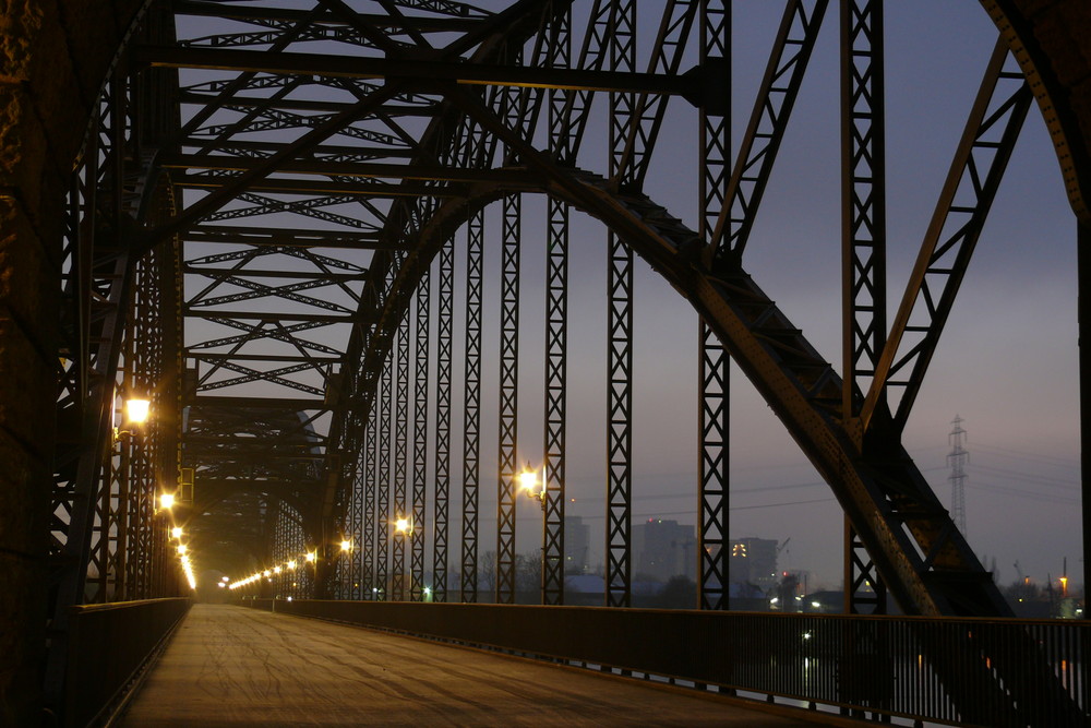 Alte Harburger Brücke am Silvester Abend