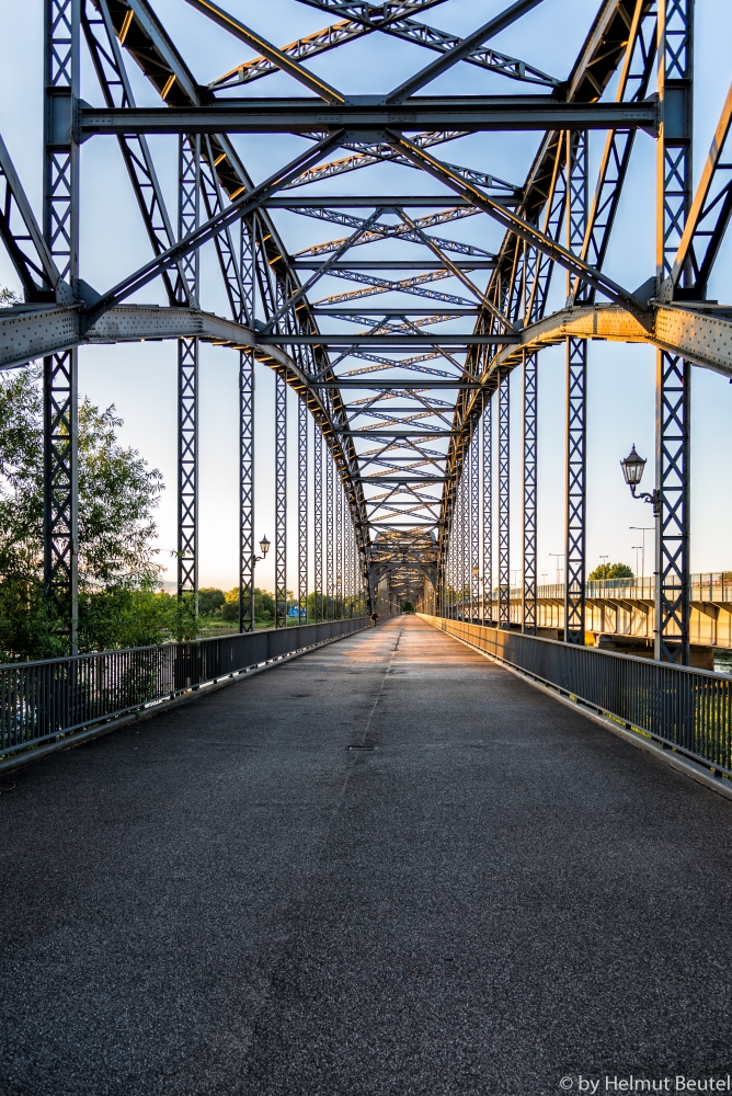 Alte Harburger Elbbrücke 4