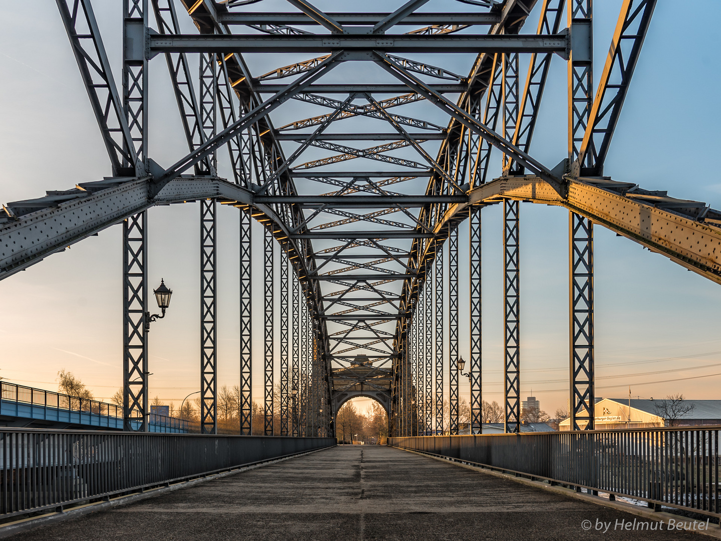 Alte Harburger Elbbrücke am Morgen