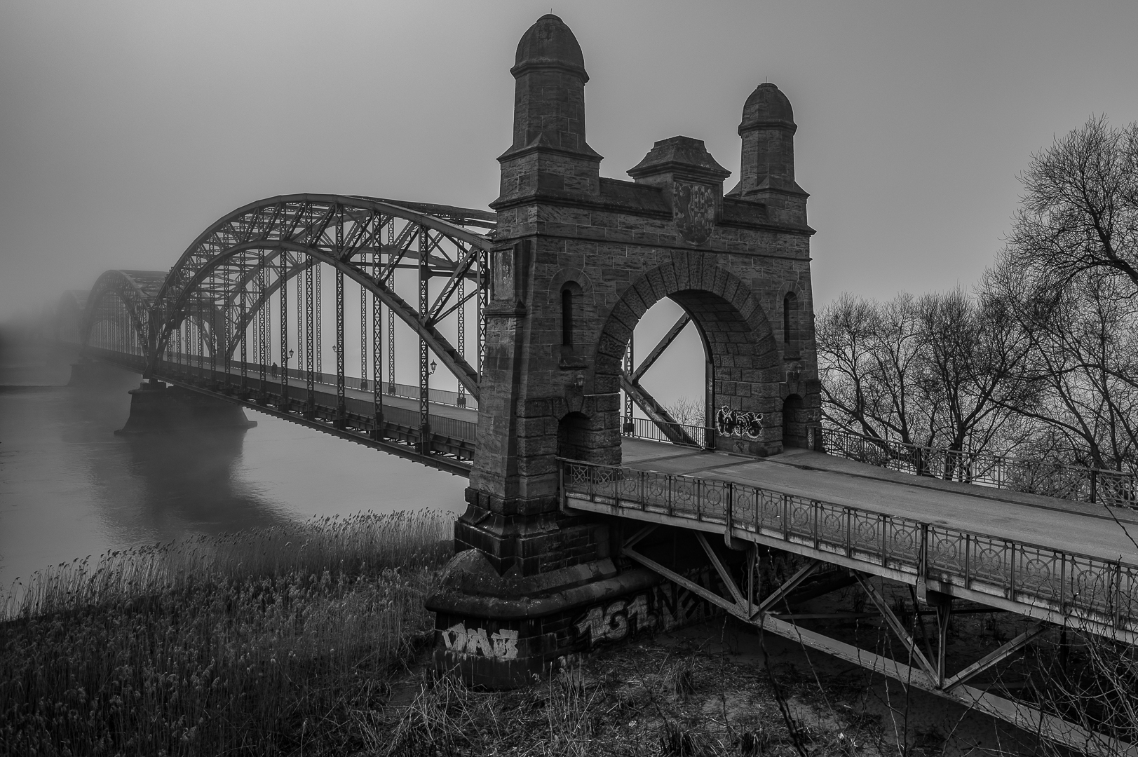 Alte Harburger Elbbrücke im Nebel 2