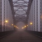 Alte Harburger Elbbrücke im Nebel