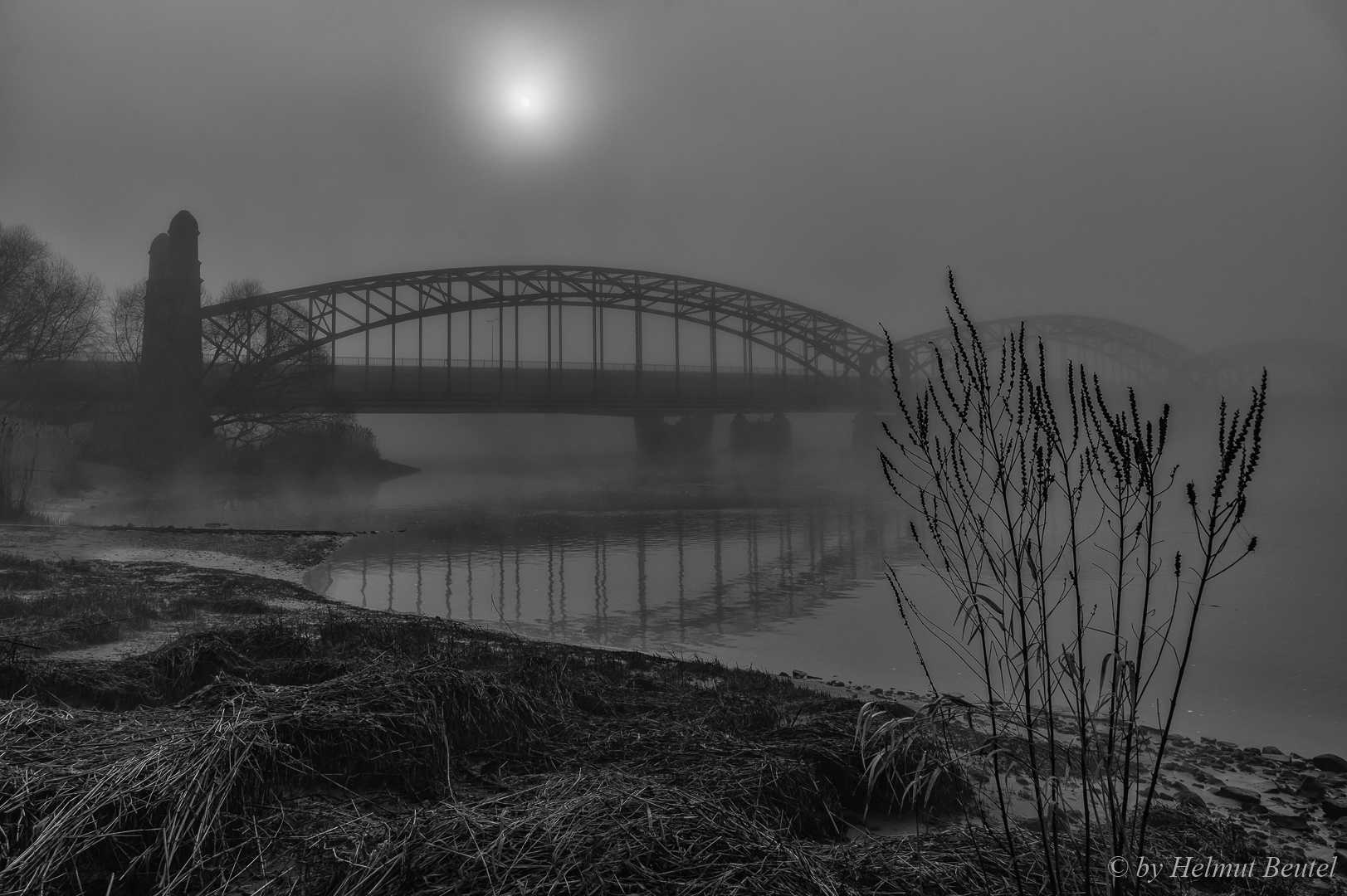 Alte Harburger Elbbrücke im Nebel