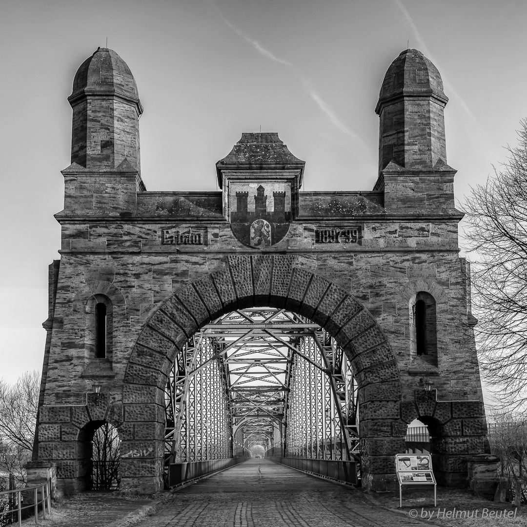 Alte Harburger Elbbrücke - Südportal