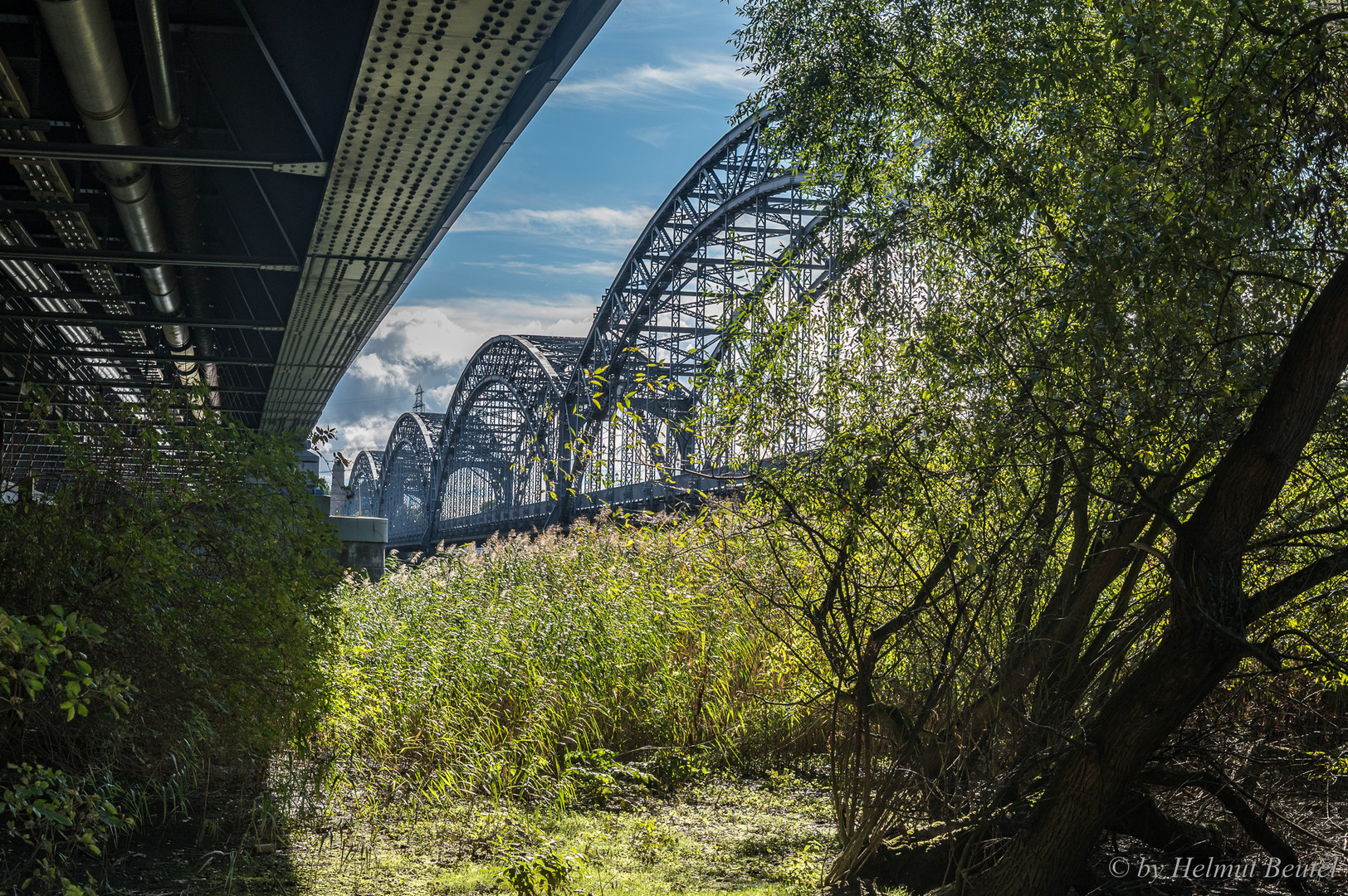 Alte Harburger Elbbrücke - unter der Brücke des 17. Juni