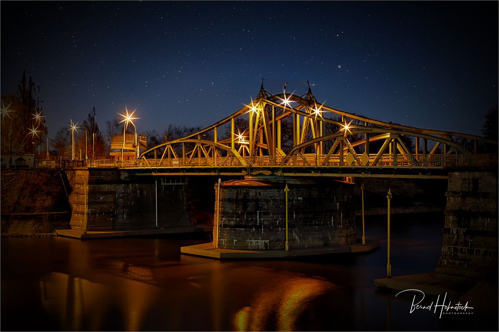 Alte historische Drehbrücke in Krefeld-Linn .....