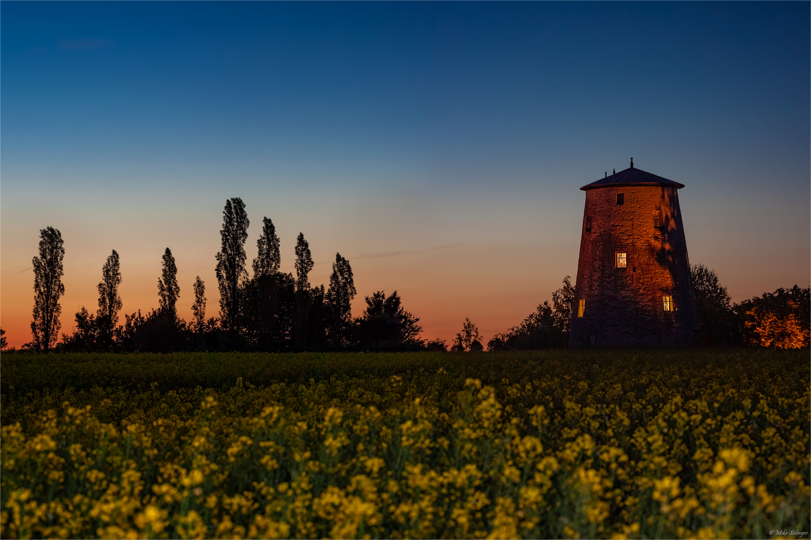 alte Holländerwindmühle am Ortsrand von Unseburg