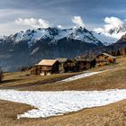 Alte Holzhäuser im Frühling