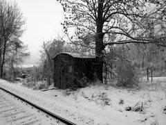 alte Hütte an der Bahn