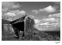 Alte Hütte in S/W