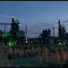 Alte Industrieanlage zur blauen Stunde