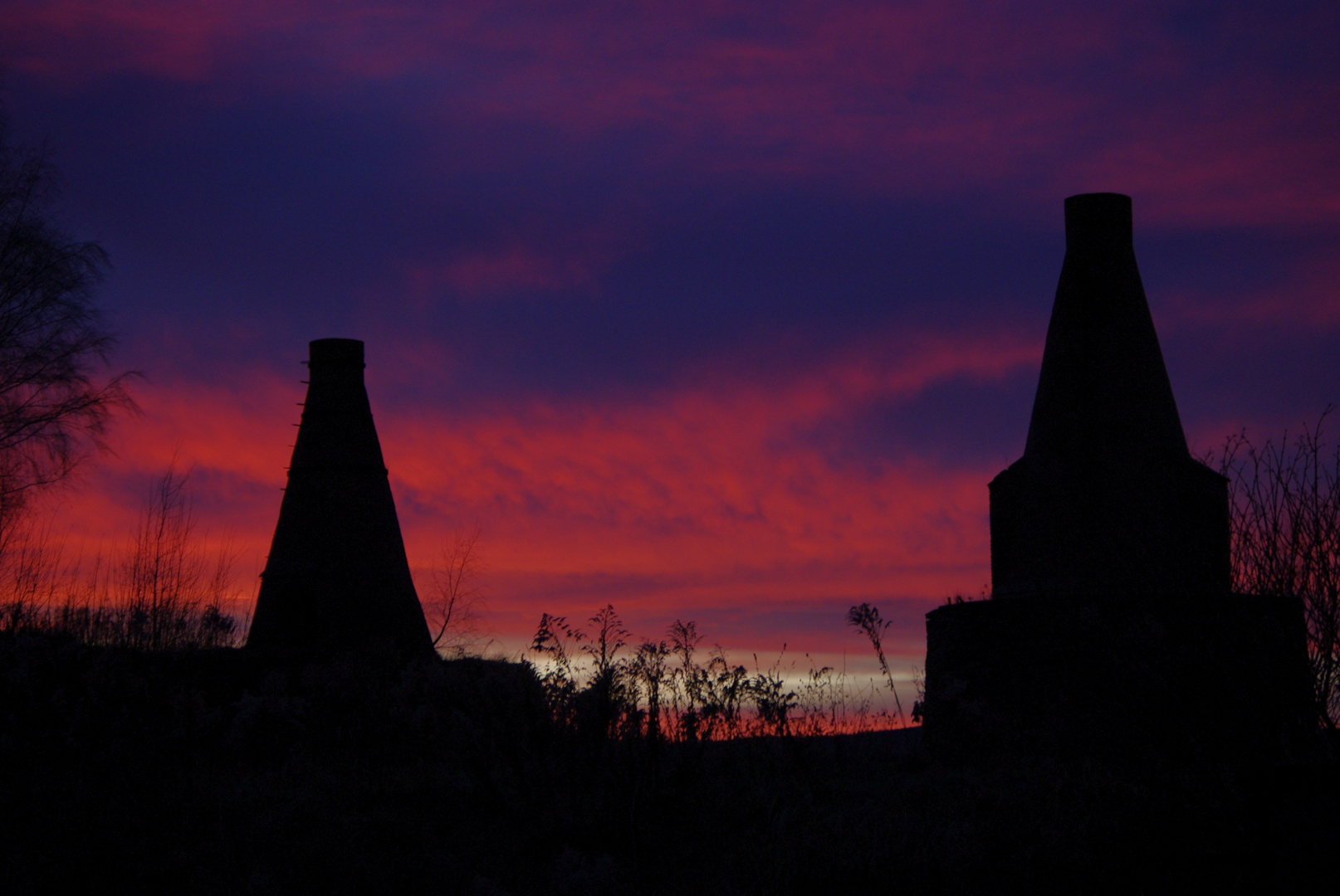 Alte Kalköfen im Sonnenuntergang