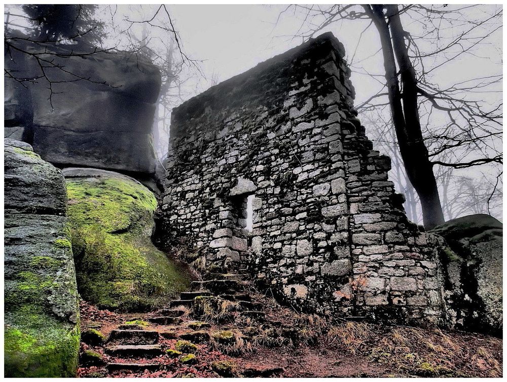 Alte Kapellenruine am Waldstein