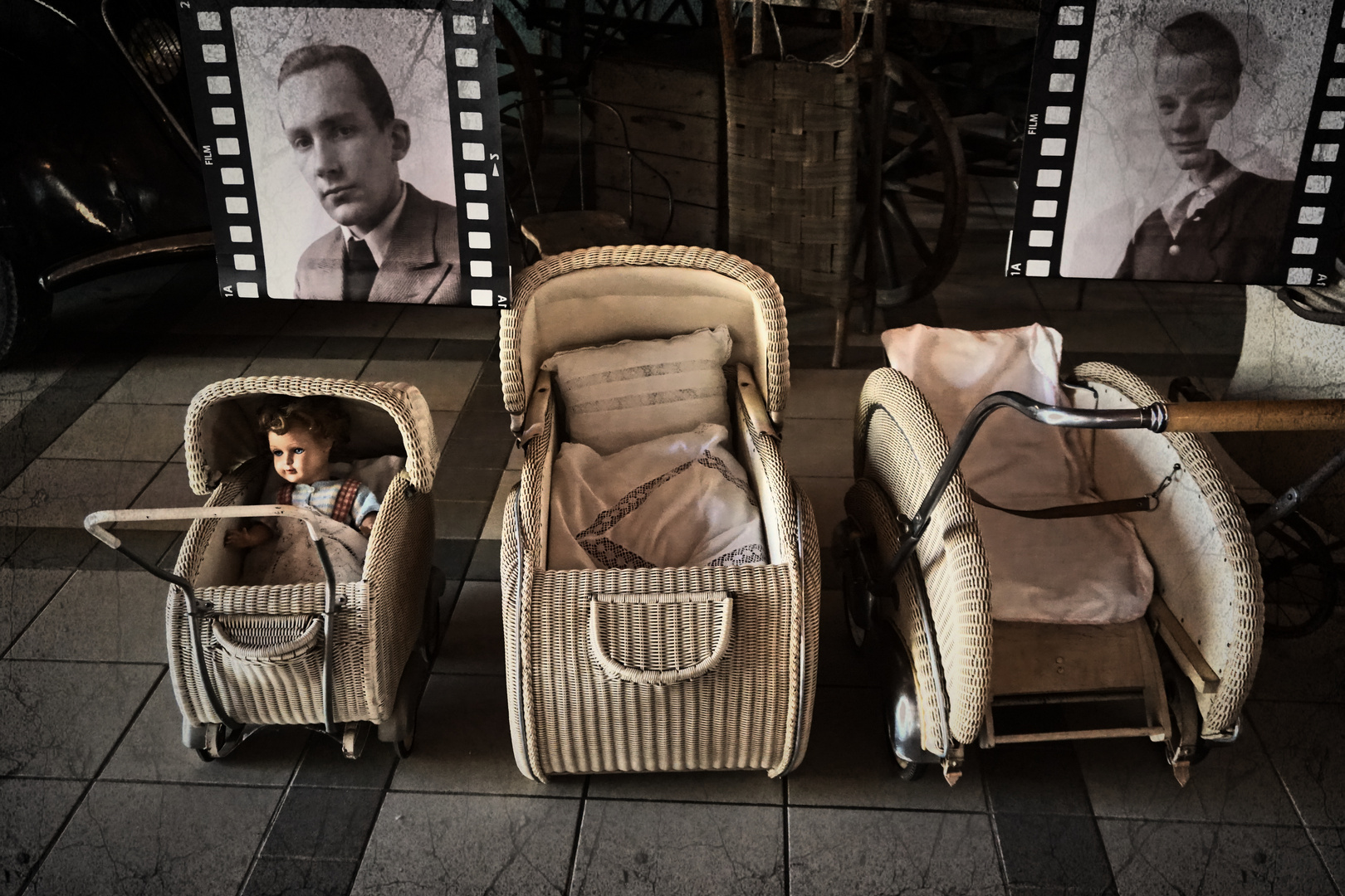 Alte Kinder- und Puppenwagen von Dazumal ...