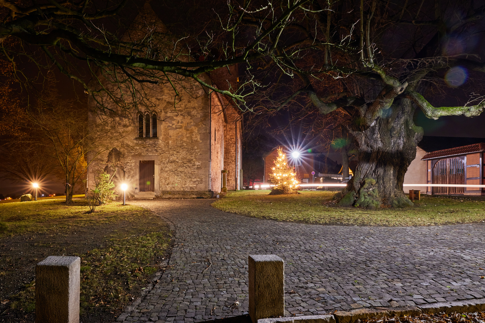 Alte Kirche bei Evessen am Abend