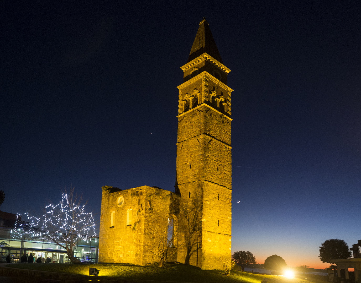 alte Kirche  beim Hotel Histrion