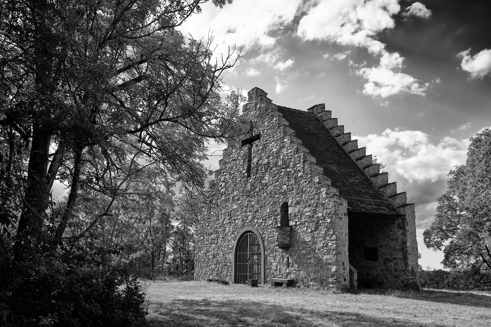 Alte Kirche B/W