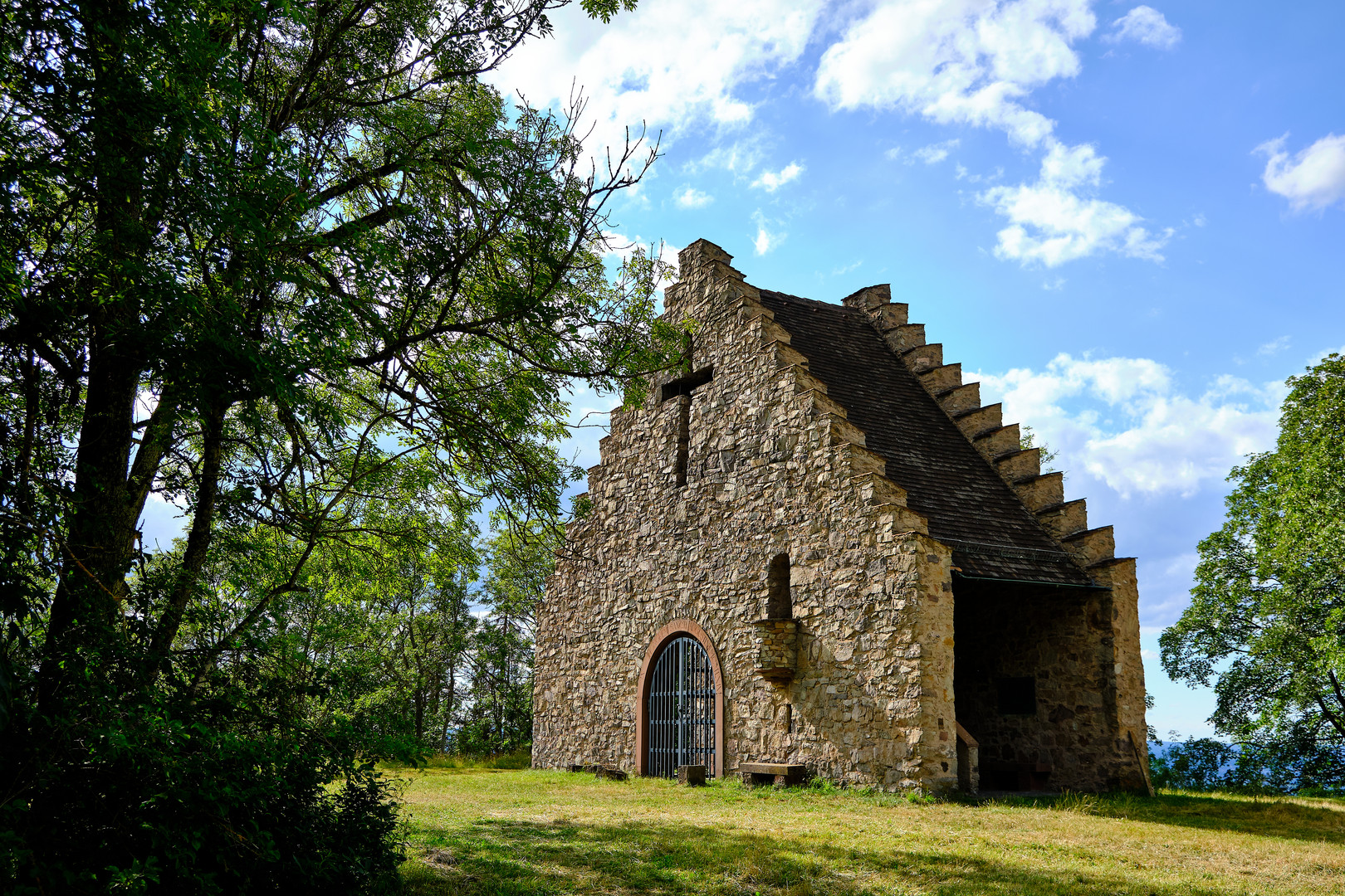 Alte Kirche farbig