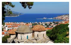 Alte Kirche und Blick auf samos Stadt