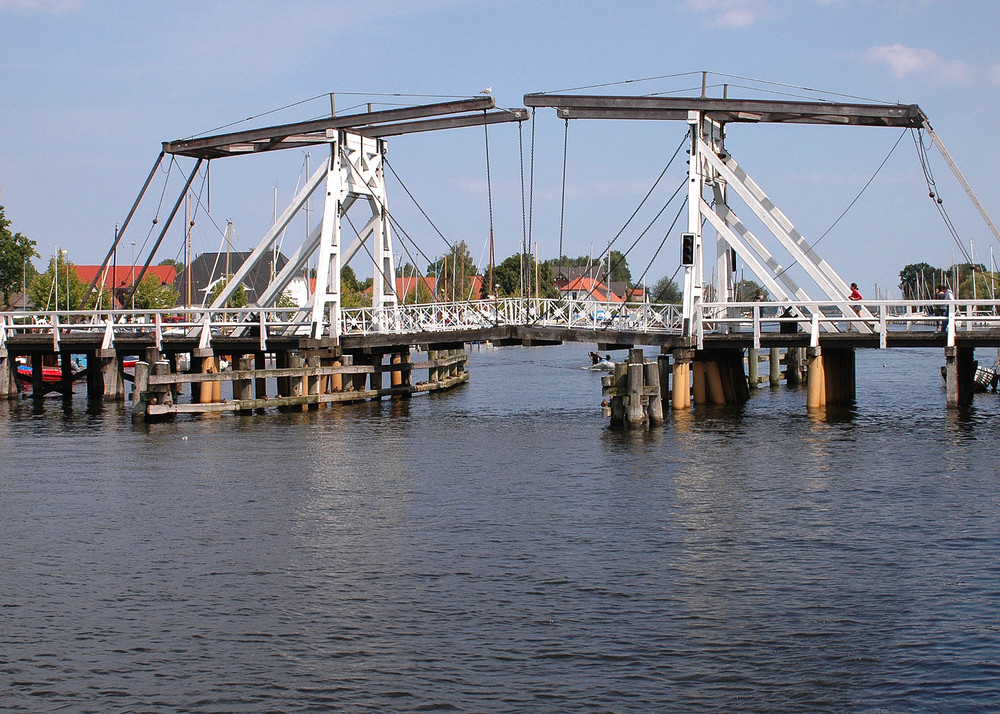 alte Klappbrücke in Wieck