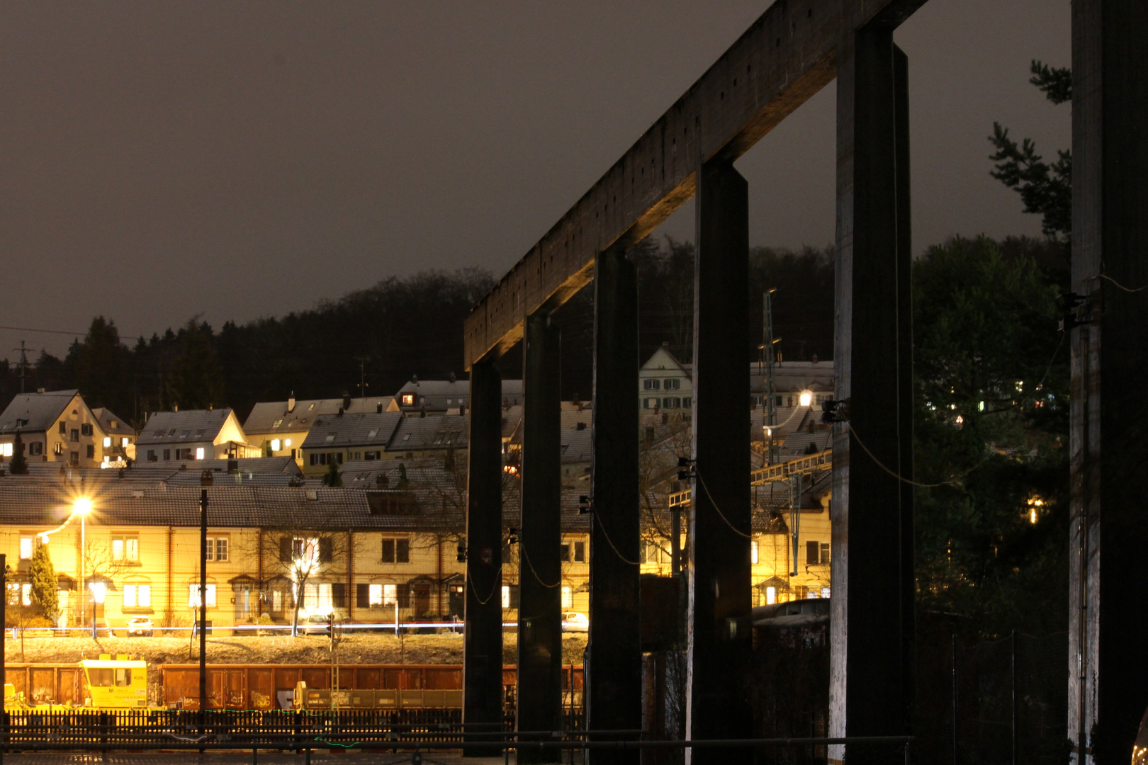 alte Kranbahn bei Nacht