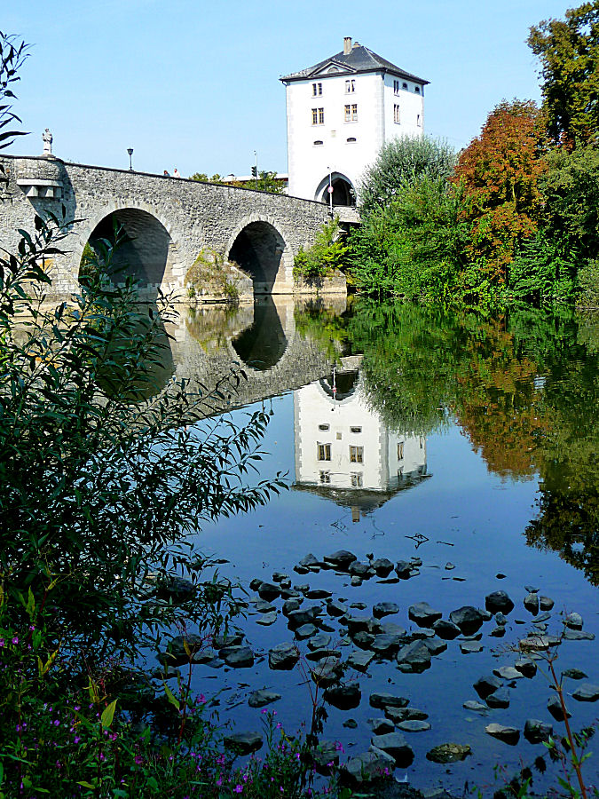 Alte Lahnbrücke in Limburg mit Brückenturm