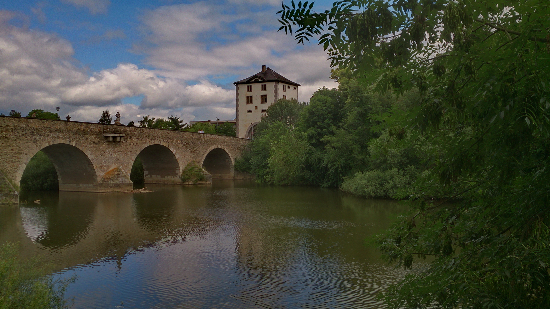 Alte Lahnbrücke Limburg mit dem Brückenturm Foto & Bild architektur
