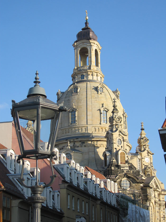 Alte Laterne- neue Frauenkirche