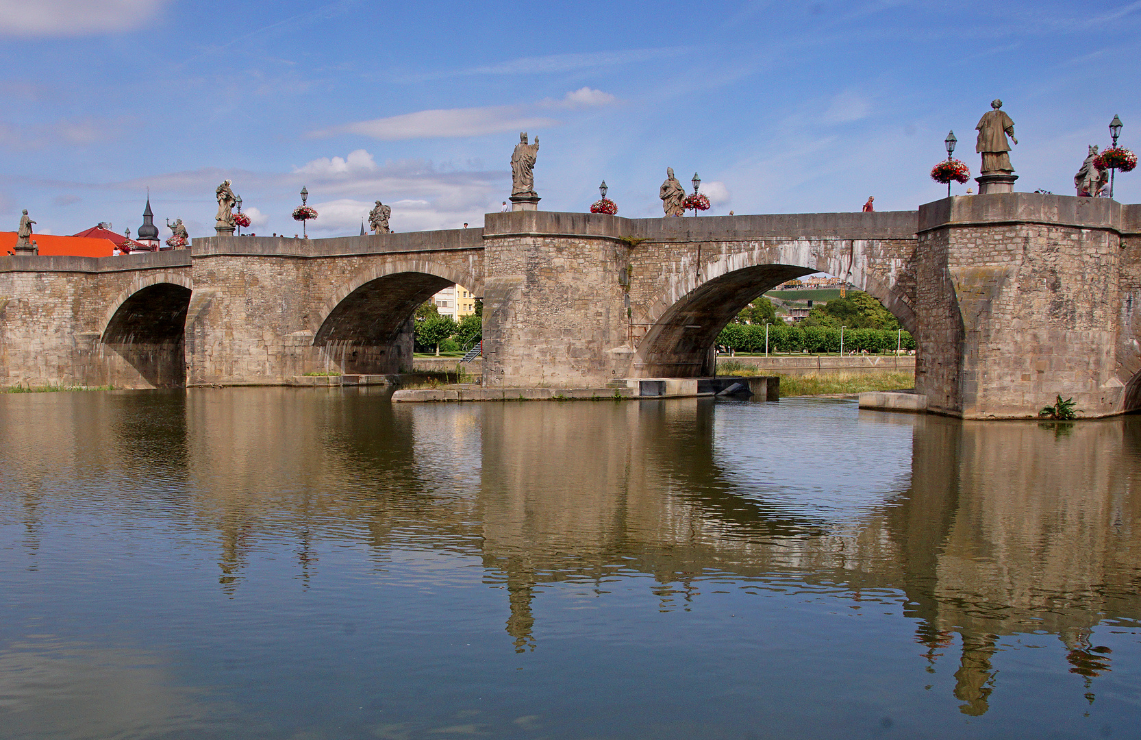 Alte Mainbrücke ...