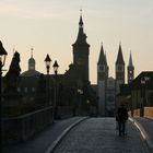 Alte Mainbrücke im Morgengrauen